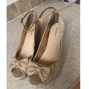 Gold Sparkly Boutique Bow Wedges